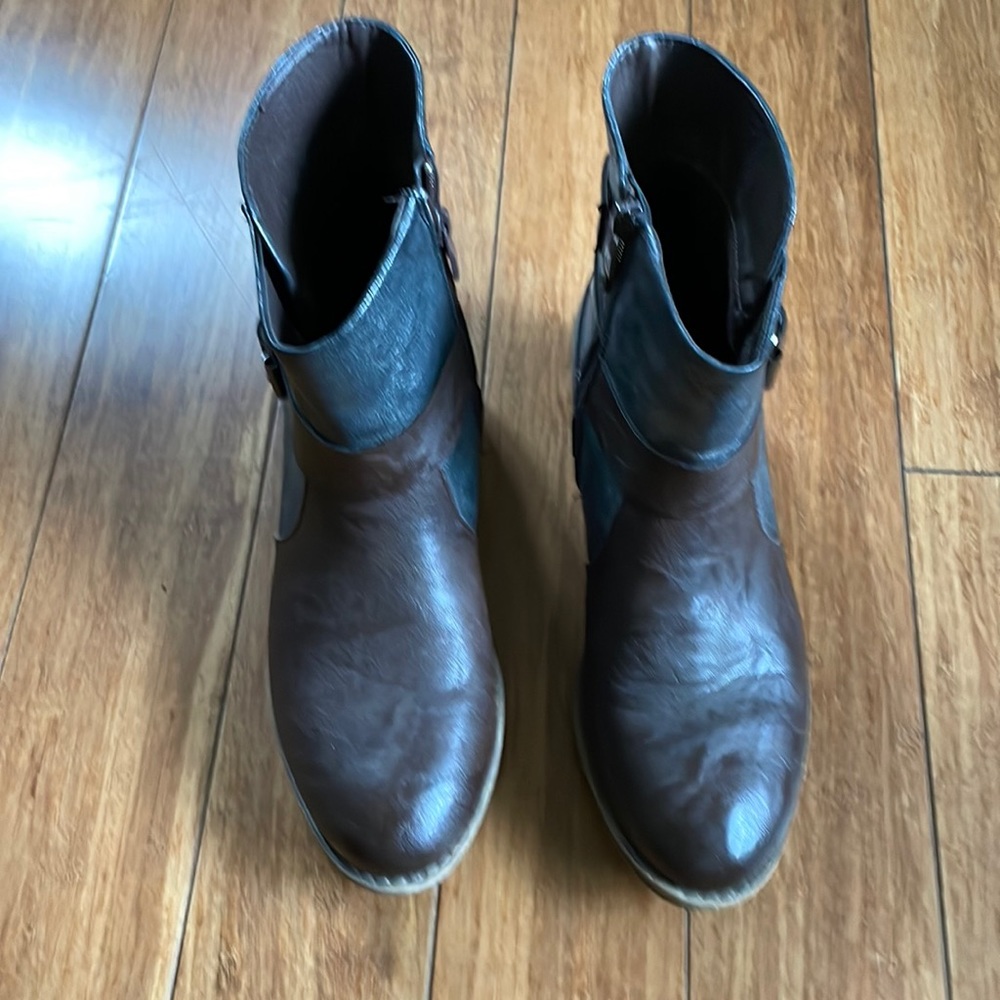 Women’s Size 8 Patrizia boots